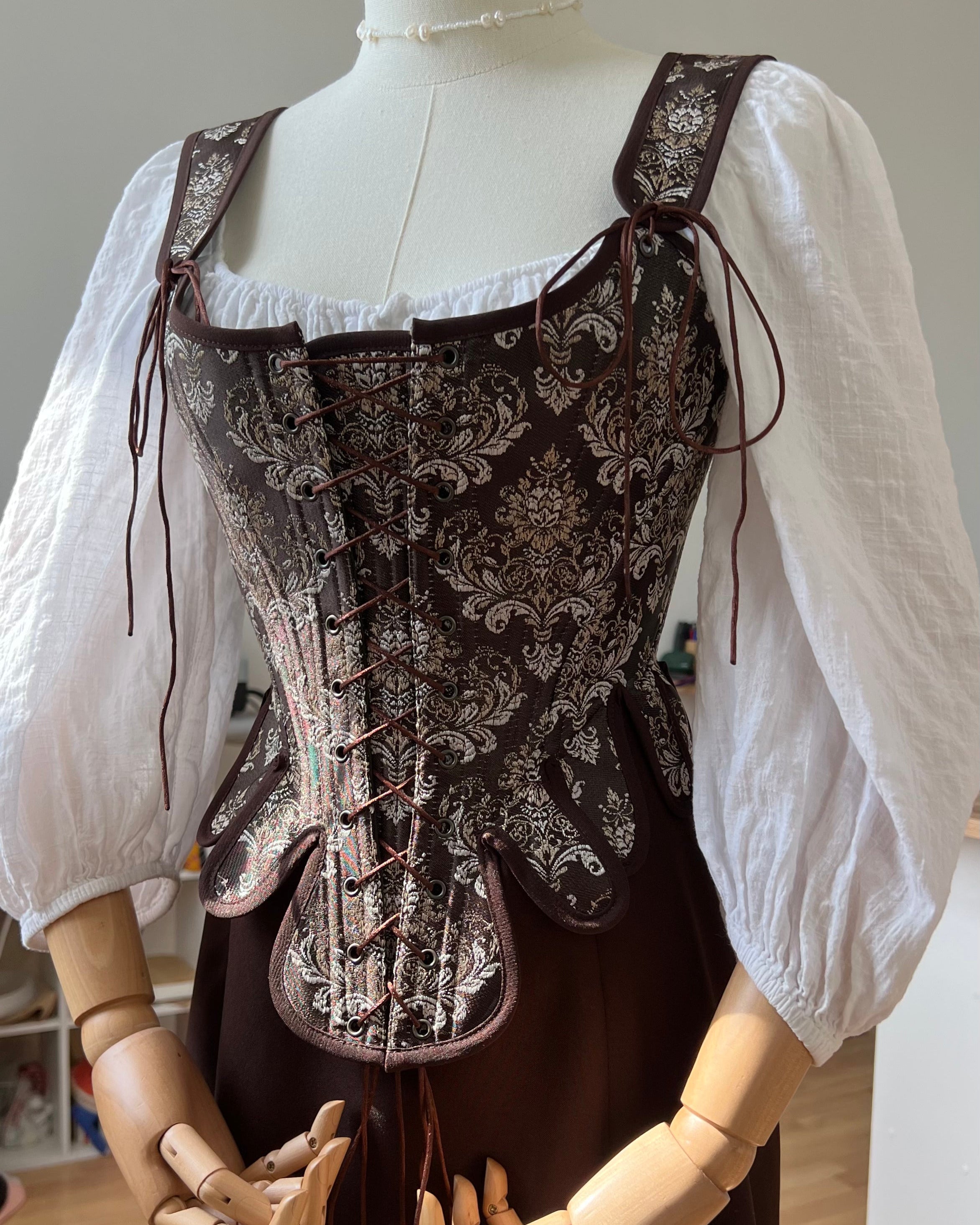 Reversible 18th-century Brocade Stays – Dreamy Tailor