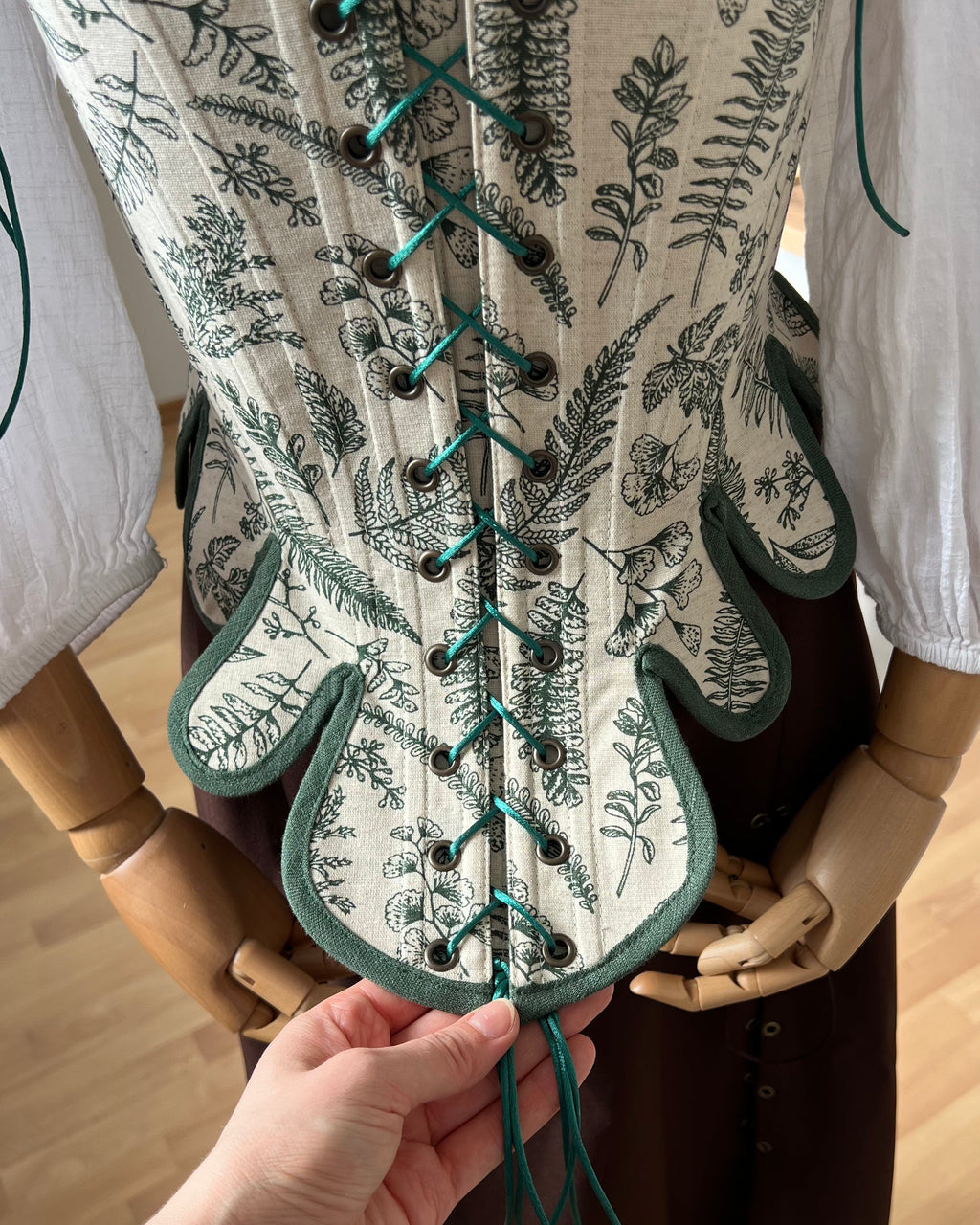 Reversible 18th-century Green Fern Stays