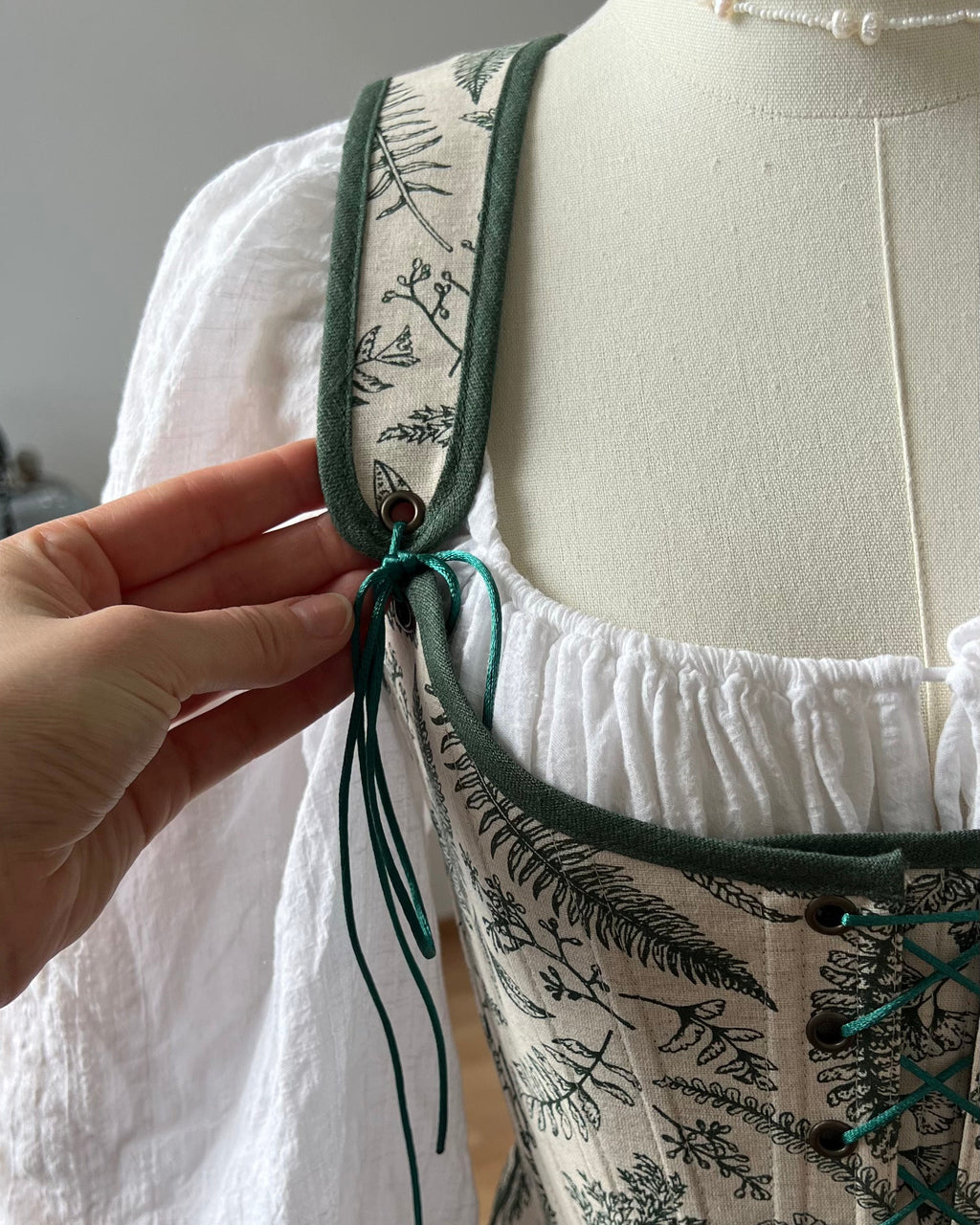 Reversible 18th-century Green Fern Stays