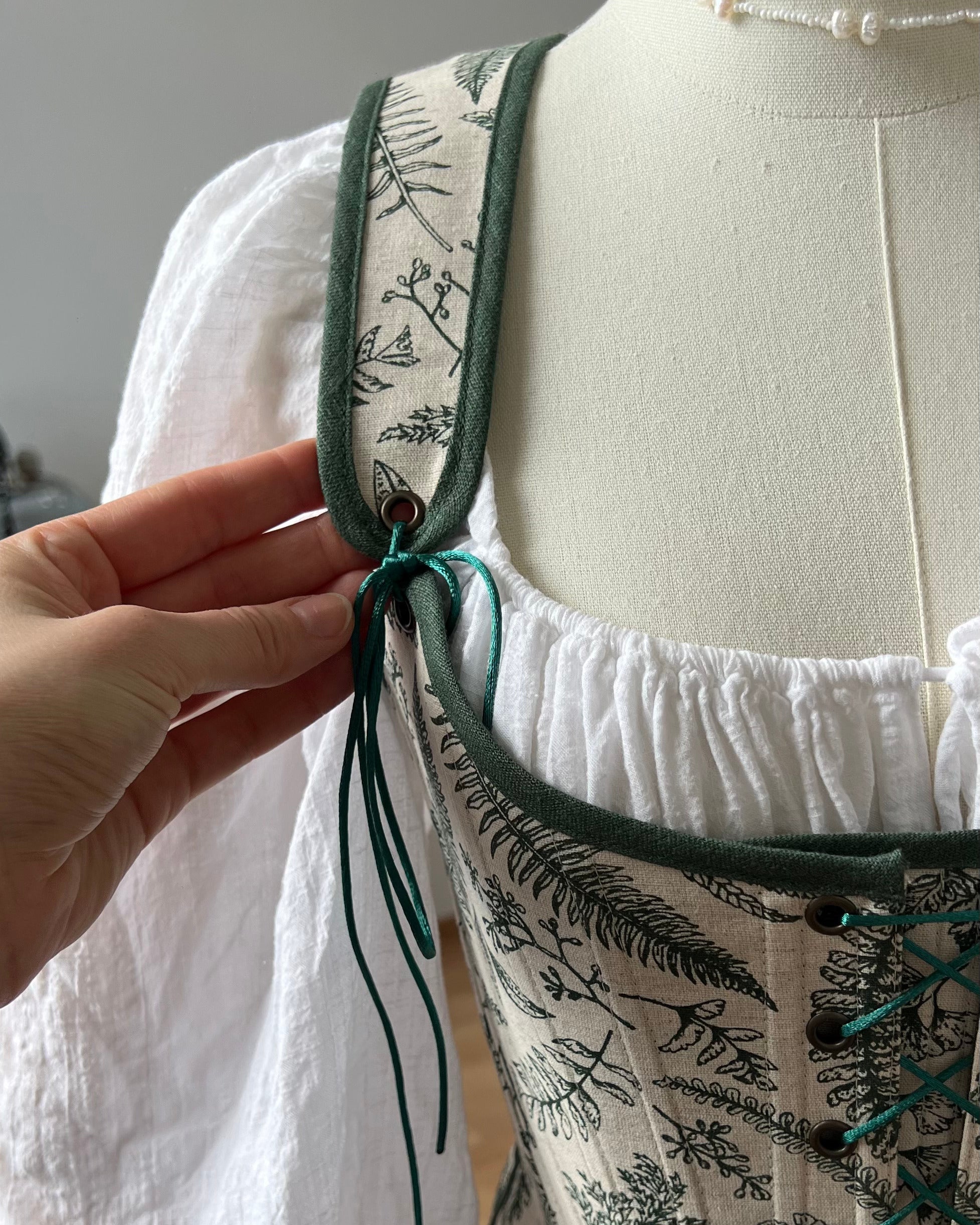 Reversible 18th-century Green Fern Stays